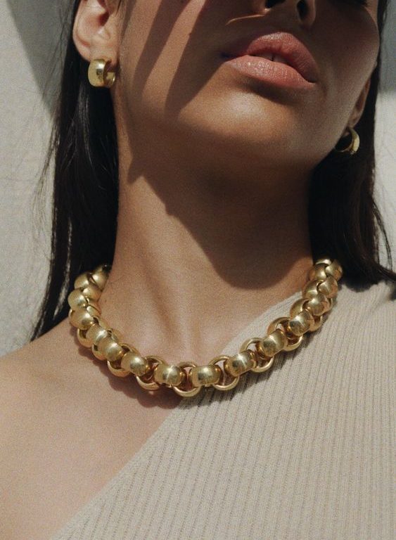Make a Statement with Necklaces: The Elegance of Accessorizing