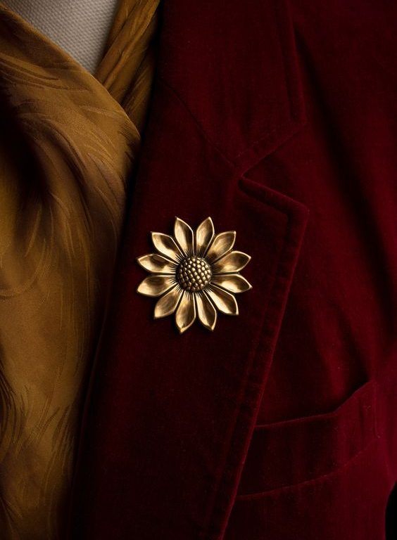 The Power of Brooches: Why They Are Essential in Fashion