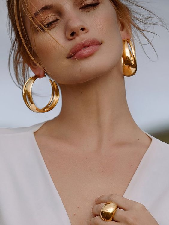 Sparkle in Style: 6 Jewelry Trends to Watch Out for in 2023